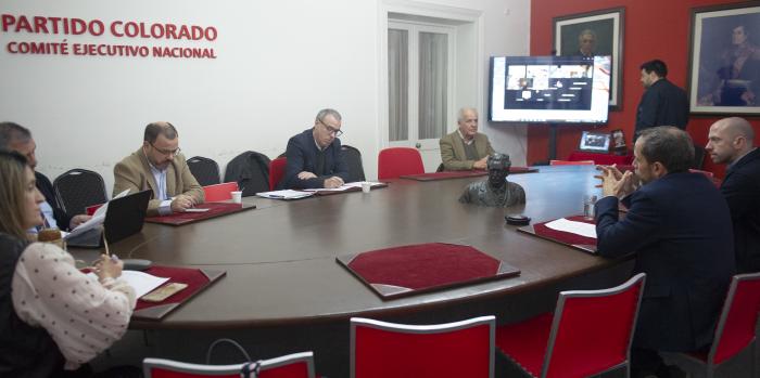 Hoja de ruta del Diálogo Social fue presentada al Partido Colorado
