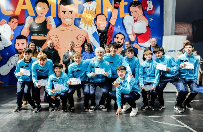 Estudiantes de enseñanza media recibieron reconocimiento por su participación en Juegos Sudamericano