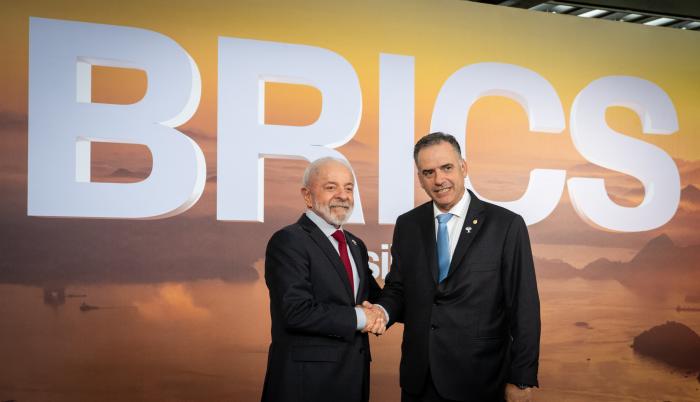 Presidente Yamandú Orsi participa de la 17.° Cumbre de los BRICS