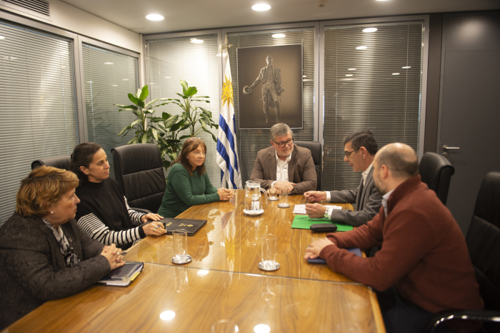 Autoridades de la Oficina Nacional del Servicio Civil y el Tribunal de lo Contencioso Administrativo