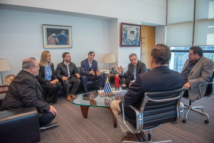 Orsi, junto al secretario de Presidencia e integrantes de las cámaras empresariales