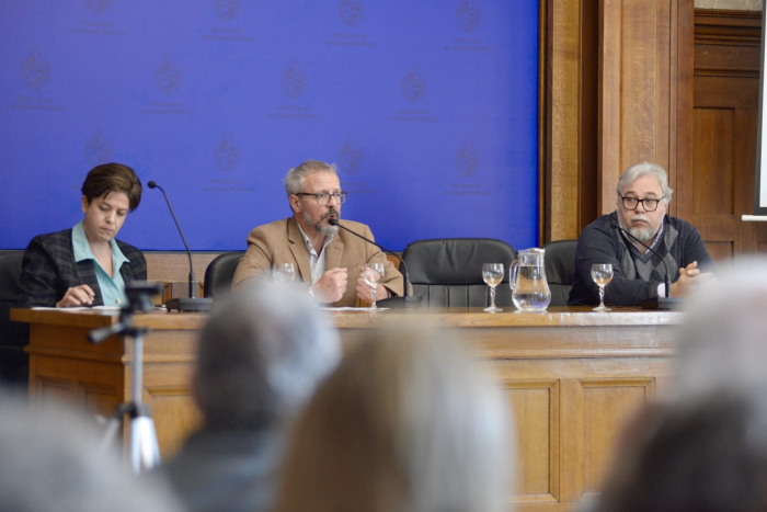 Subsecretario de Salud Pública diserta, junto a la directora general de Salud