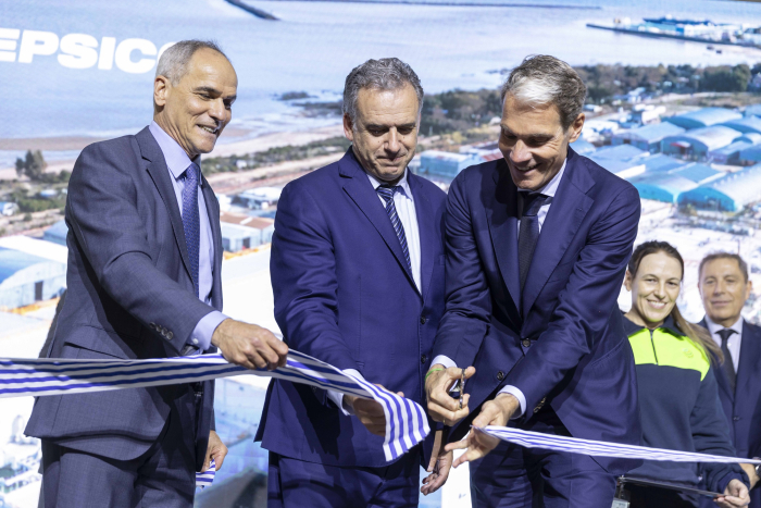 Orsi participó en inauguración de planta de almacenamiento de bebidas en zona franca de Colonia