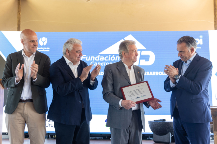 Orsi junto al intendente de Canelones y directivos de la fundación CID 