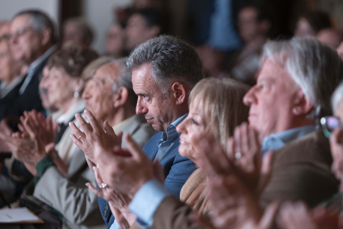 Orsi junto a la vicepresidenta de la República y otras autoridades sentado en primera fila.