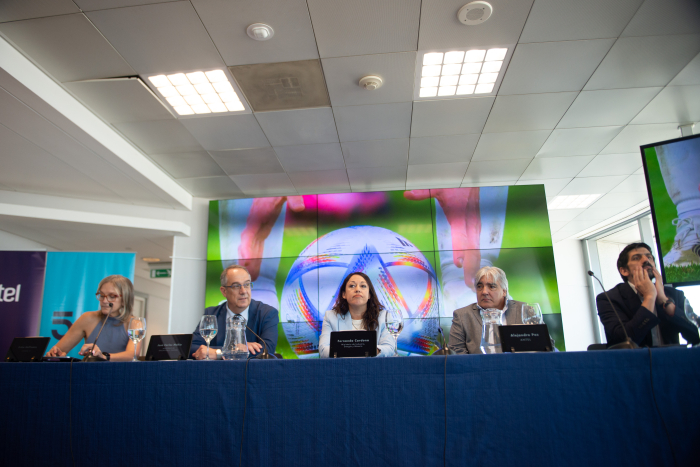 Ministros de Industria y Educación, presidente y vicepresidente de Antel y directora de canal 5 