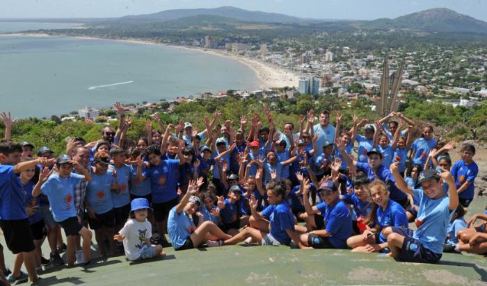 Niños de programa Pelota al Medio a la Esperanza