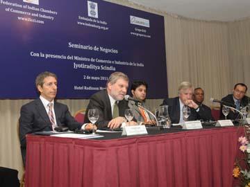 Roberto Kreimerman, Danilo Astori y autoridades hindúes