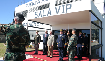 Presidente Tabaré Vázquez en partida hacia Cumbre de las Américas