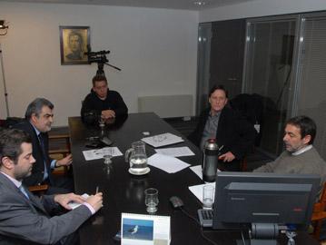 Vista del lugar de reunión con los visitantes y directores de la Secretaría