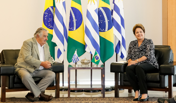 José Mujica y Dilma Rousseff conversan en el Palacio Plan Alto