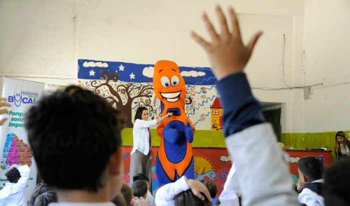 Celebración del programa de Salud Bucal en la escuela n.º 89, en Montevideo