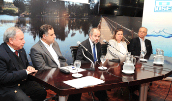 Milton Machado y autoridades en firma de convenio