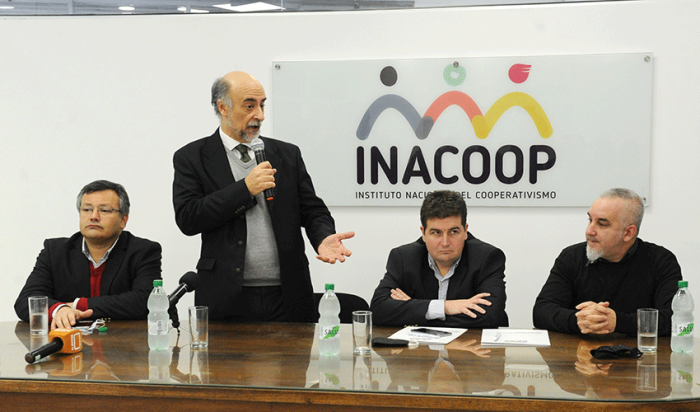 Ministro Pablo Mieres anuncia acuerdo entre Inacoop y Dinali