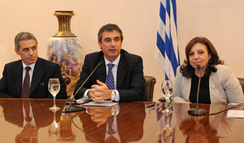 Álvaro García, director de la Oficina de Planeamiento y Presupuesto e intendenta Ana Olivera