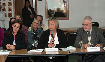 Ministra de Turismo y Deporte, Liliam Kechichiam, en jornada con representantes de servicios para visitantes de Colonia