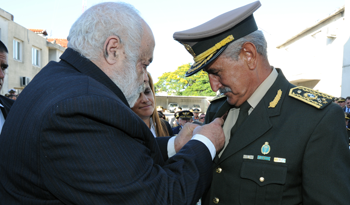 Ministro de Defensa Nacional, Eleuterio Fernández Huidobro, impone como jefe del Estado Mayor de la Defensa, al General Nelson Pintos