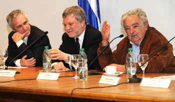 Director de Energía, Ramón Méndez, ministro Roberto Kreimerman y Presidente José Mujica