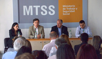 Autoridades de Trabajo y Seguridad Social, encabezadas por el ministro Ernesto Murro
