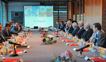 Presentación de proyectos de infraestructura a empresarios españoles