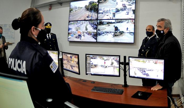Ministro Jorge Larrañaga en nuevo Centro de Comando Unificado de Río Negro