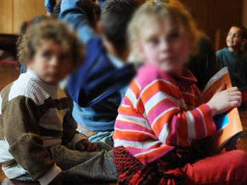 Niños en centro de educación en la primera infancia