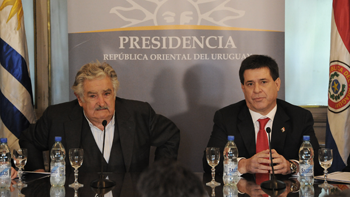 Presidentes Mujica y Cartes, en conferencia de prensa