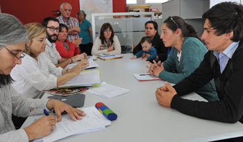 Ministra Eneida de León y autoridades del Ministerio de Vivienda en audiencia con representantes de cooperativas.