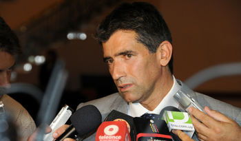 Sendic en rueda de prensa en Punta del Este