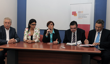 Autoridades en al presentación del Protocolo para la Eliminación del Comercio Ilícito de Productos de Tabaco