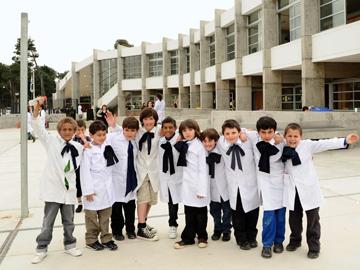 Niños en escuela pública
