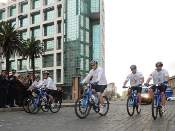 Competidores en bicicleta