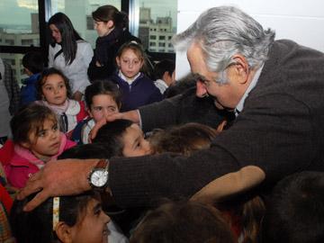 Presidente Mujica con escolares