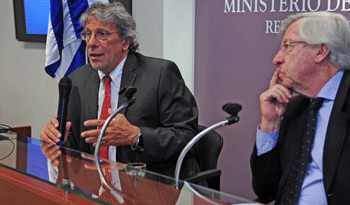 Representante del BID en Uruguay, Juan José Taccone, y ministro Danilo Astori