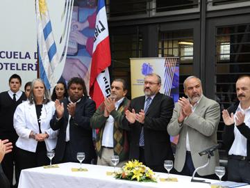 Mesa de disertantes en inauguración de UTU Mesa de disertantes en inauguración de UTU