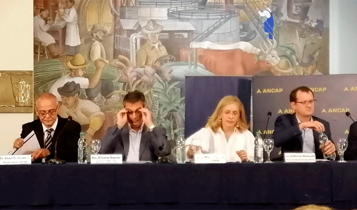 Álvaro García, Marta Jara, Guillermo Moncecchi y jerarcas de Ancap