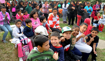 Niños y niñas de Nuevo París celebran el cambio de vida de la mano del Plan Juntos