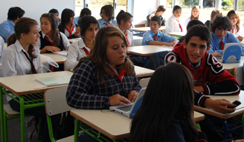 Estudiantes en aula de liceo