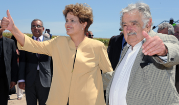 José Mujica y Dilma Rousseff compartieron con unas 300 personas en la inauguración del Parque Eólico de Artilleros