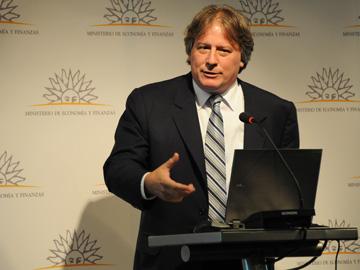 Ministro de Economía y Finanzas Fernando Lorenzo