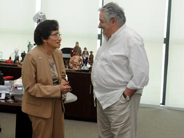 Presidente Mujica con ministra de salud de El Salvador, María Isabel Rodríguez