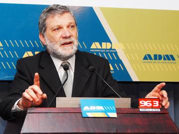 Ministro Kreimerman disertando
