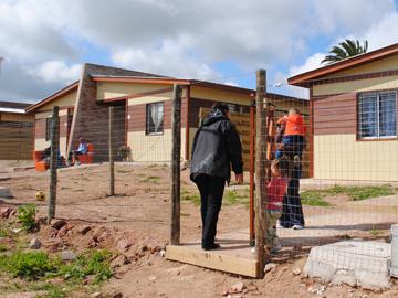 Vecinos accedieron a casas nuevas en el barrio Gruta de Lourdes