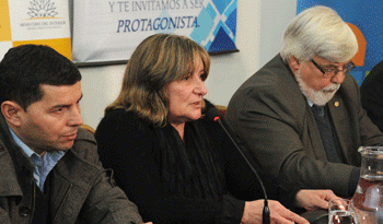 Graciela Barrera de Novo, flanqueada por el director de Inefop, Eduardo Pereyra, y el ministro Eduardo Bonomi