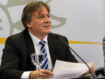 Ministro Lorenzo en conferencia de prensa