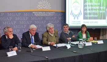 El ministro Tabaré Aguerre anuncia comienzo de envío de carne bovina a Estados Unidos bajo la certificación Never Ever