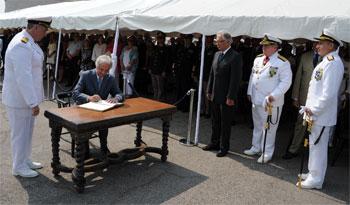 Presidente Tabaré Vázquez en ceremonia de cambio de mando en la Armada