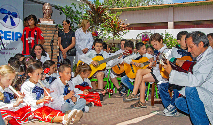 Centro Integrado de Educación Especial y Educación Artística de Trinidad, Flores