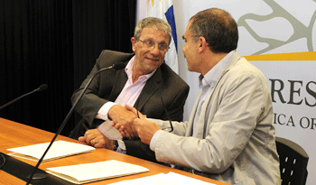 Carlos Colacce con representante del BID en Uruguay, José Taccone