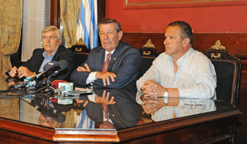 Viera, Nin Novoa y Caram en conferencia de prensa.